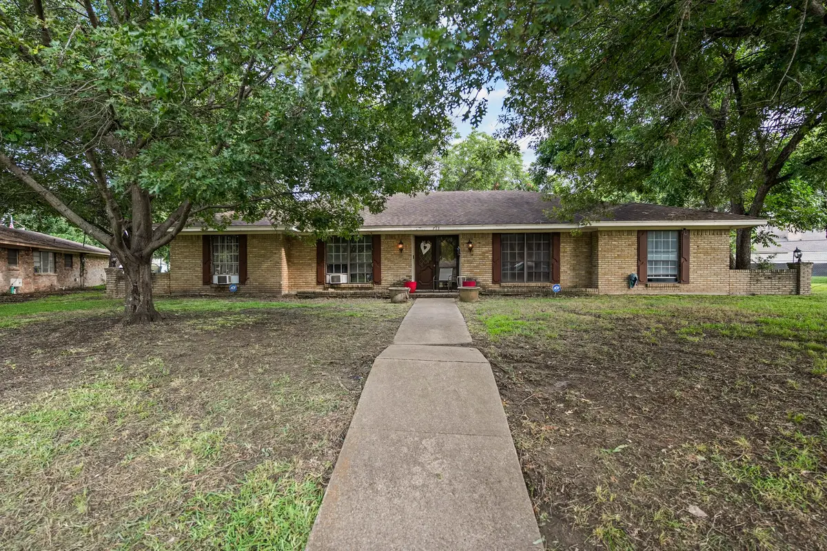729 Surrey Circle, Grand Prairie, TX 75050 - Image #1