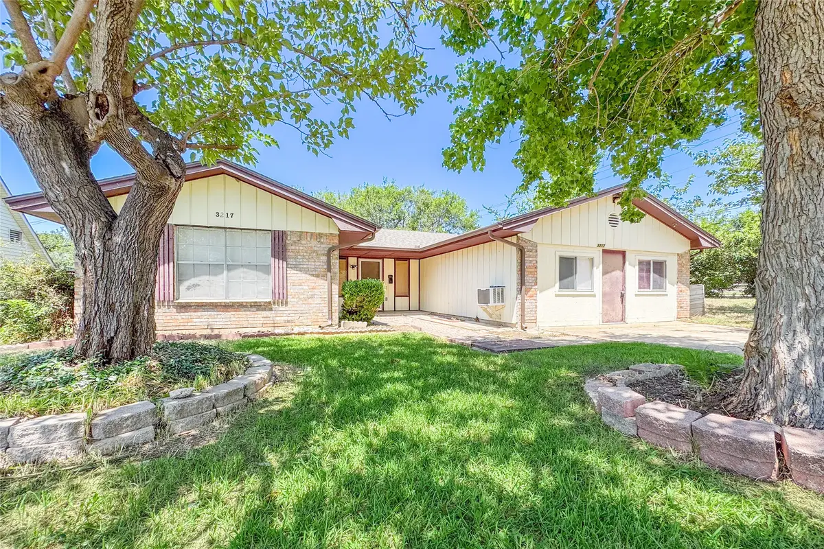 3217 Ridgeview Lane, Irving, TX 75062 - Image #1