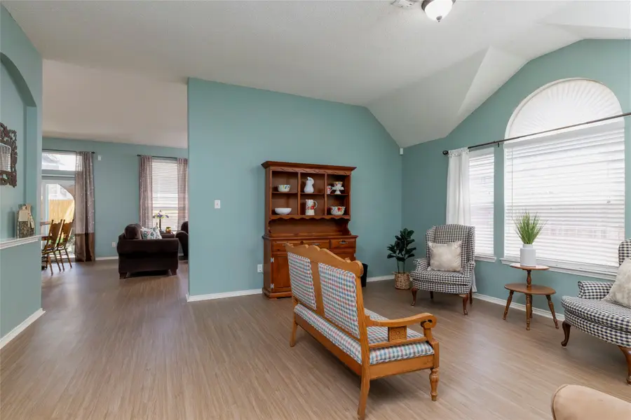 5517 Lawnsberry Drive, Fort Worth, TX 76137 - Image #3