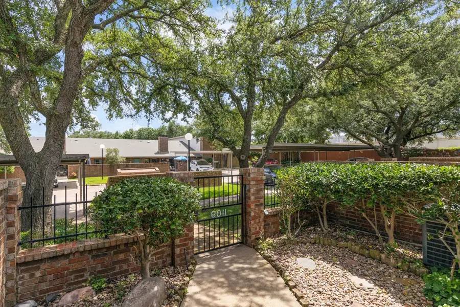 1109 Glenbrook Street, Benbrook, TX 76126 - Image #2