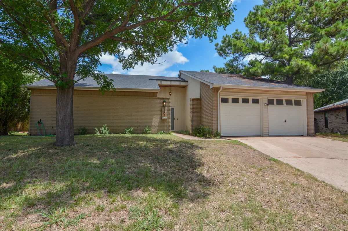4201 Amherst Lane, Grand Prairie, TX 75052 - Image #1