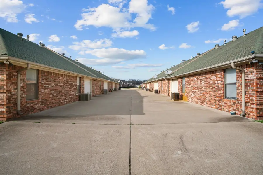 952 Austin Court, Weatherford, TX 76086 - Image #3