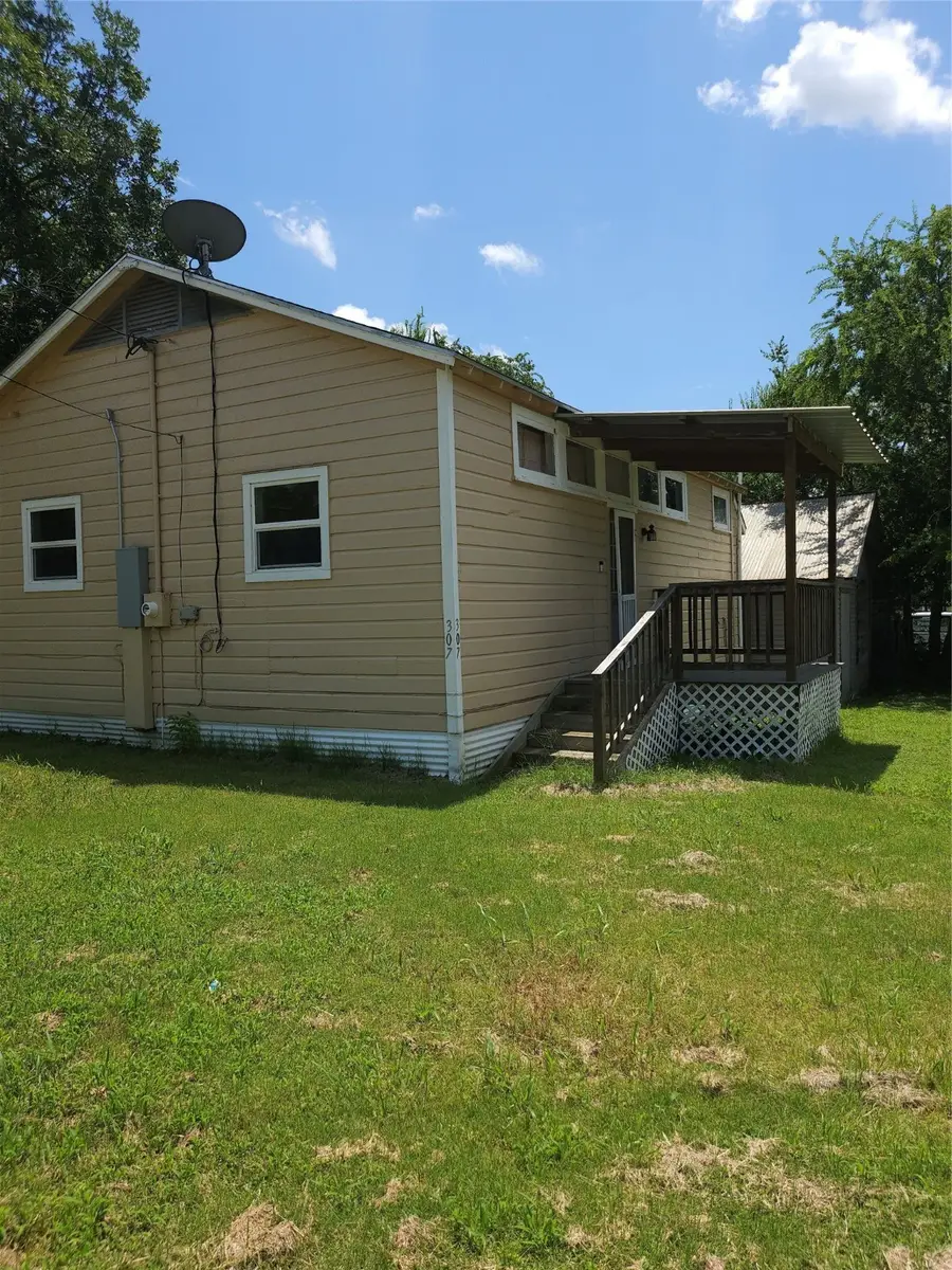 307 E River, Meridian, TX 76665 - Image #2