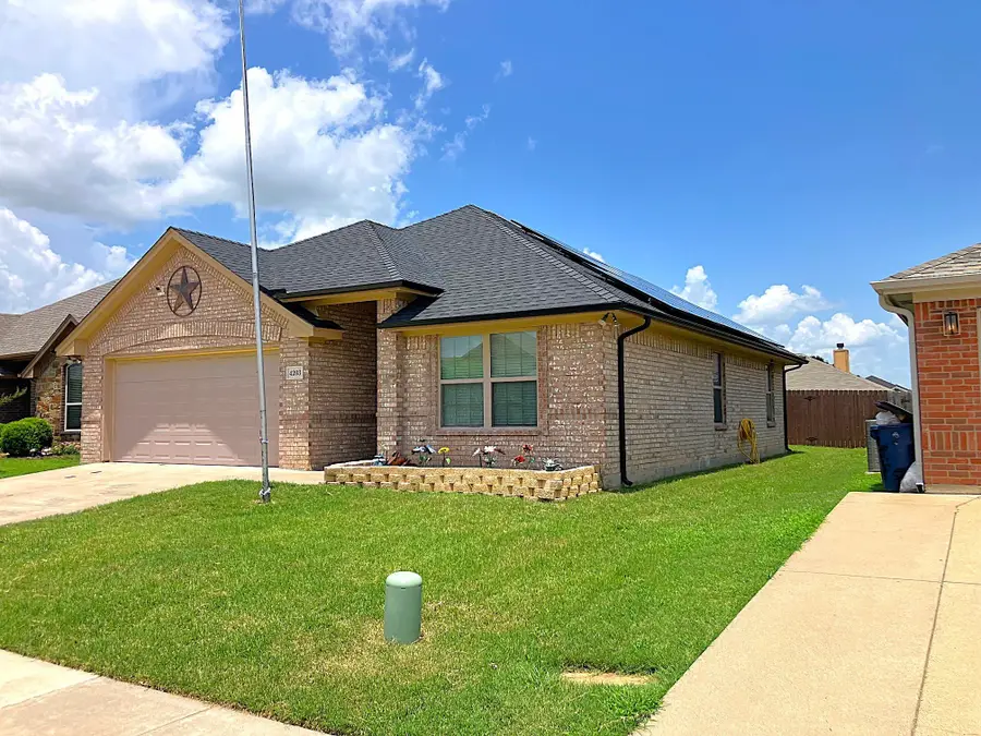 4203 Jasper Lane, Granbury, TX 76049 - Image #2