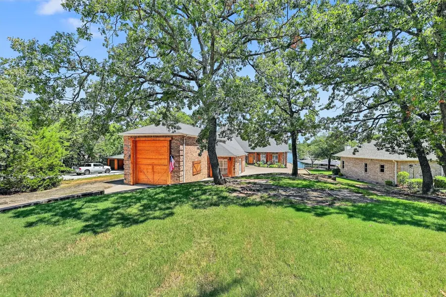 214 Kiowa Drive E, Lake Kiowa, TX 76240 - Image #3