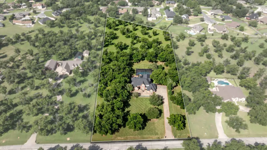 10020 Flight Plan Drive, Granbury, TX 76049 - Image #2