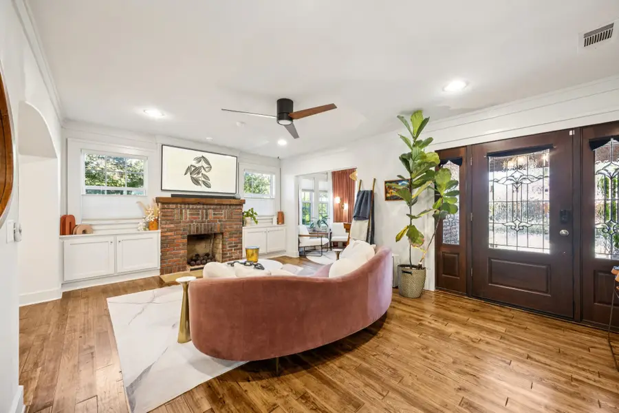 901 S Montreal Avenue, Dallas, TX 75208 - Image #2