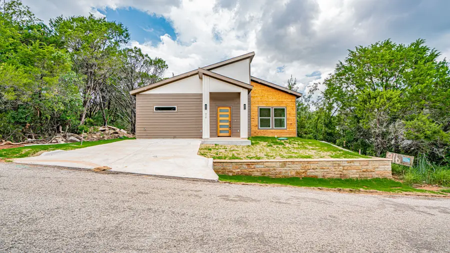 916 Colorado River Drive, Granbury, TX 76048 - Image #3