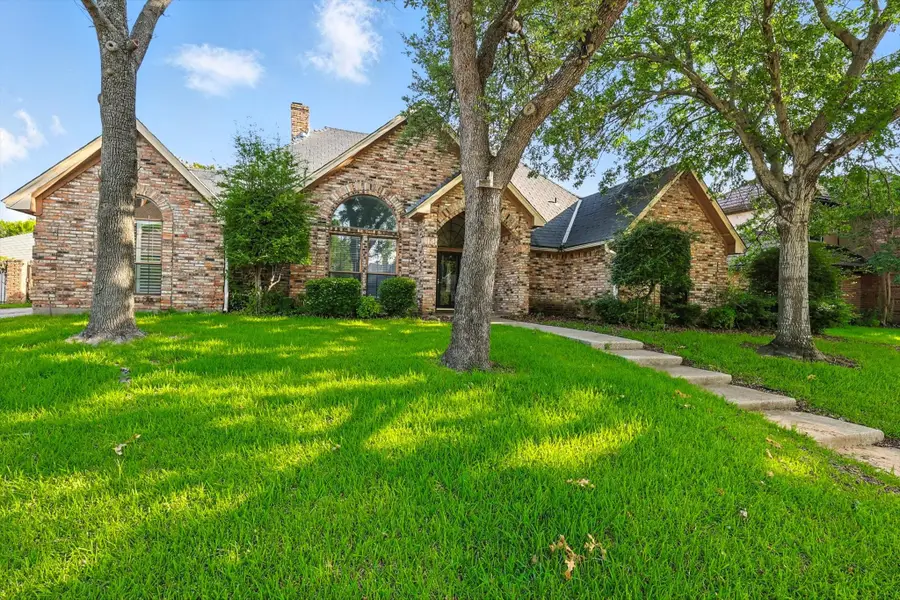 709 Trail Lake Drive, Euless, TX 76039 - Image #2