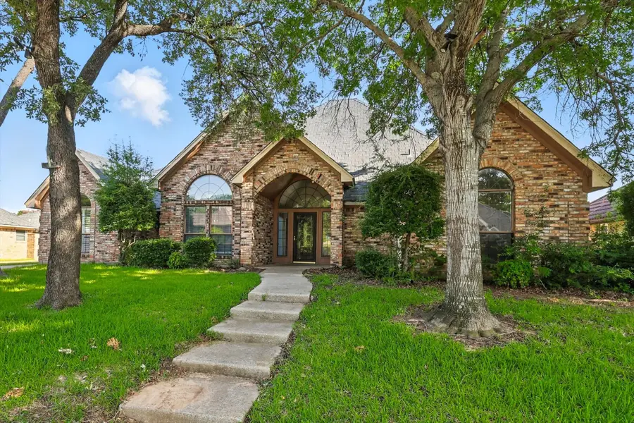 709 Trail Lake Drive, Euless, TX 76039 - Image #3
