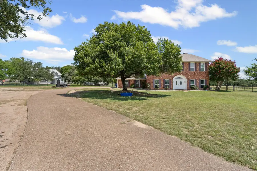 105 Country Green Court, Weatherford, TX 76087 - Image #3