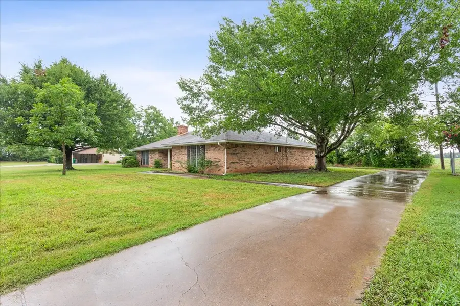 504 N Emerson Street, Mart, TX 76664 - Image #2