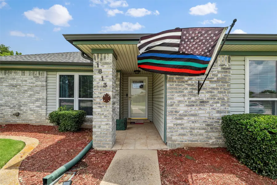 1613 Autumn Breeze Lane, Lewisville, TX 75077 - Image #3
