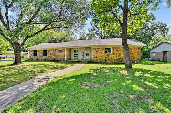 1914 Laurel Road, Gainesville, TX 76240