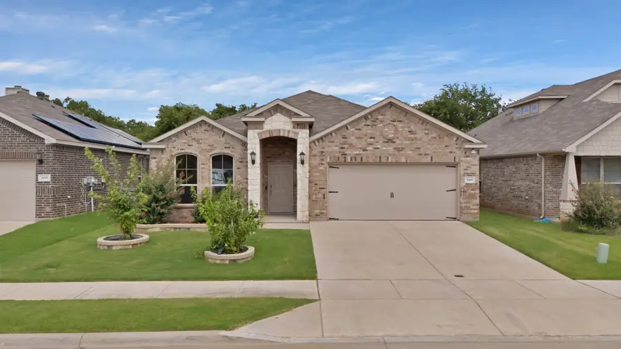 10601 Summer Place Lane, Fort Worth, TX 76140 - Image #2