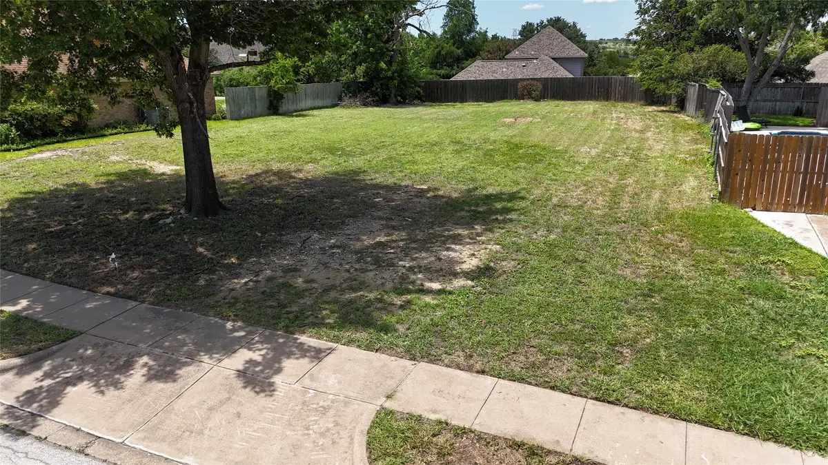 10004 Stoneleigh Drive, Benbrook, TX 76126 - Image #1
