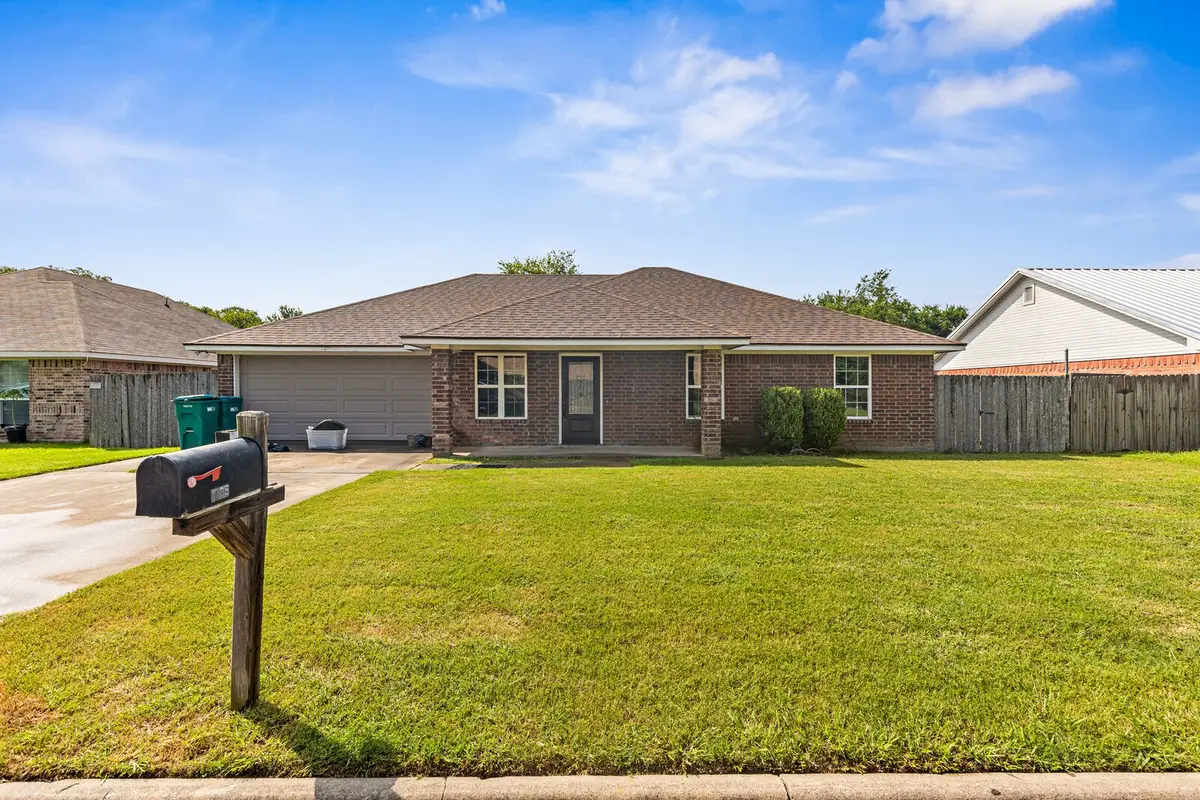 1005 Hooks Street, Lacy Lakeview, TX 76705 - Image #1