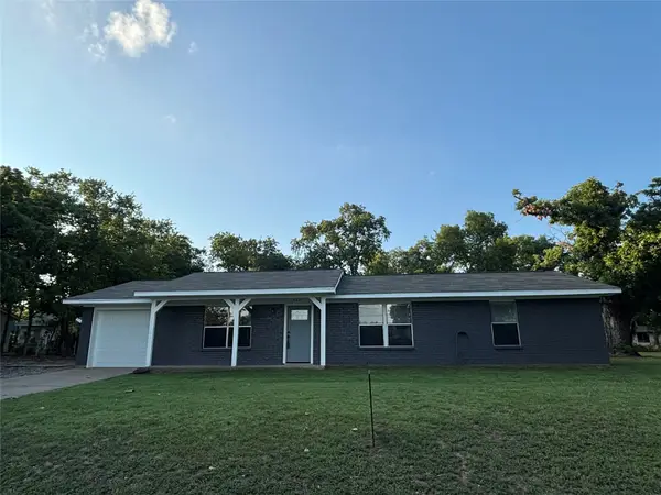 423 E 5th Street, Bonham, TX 75418