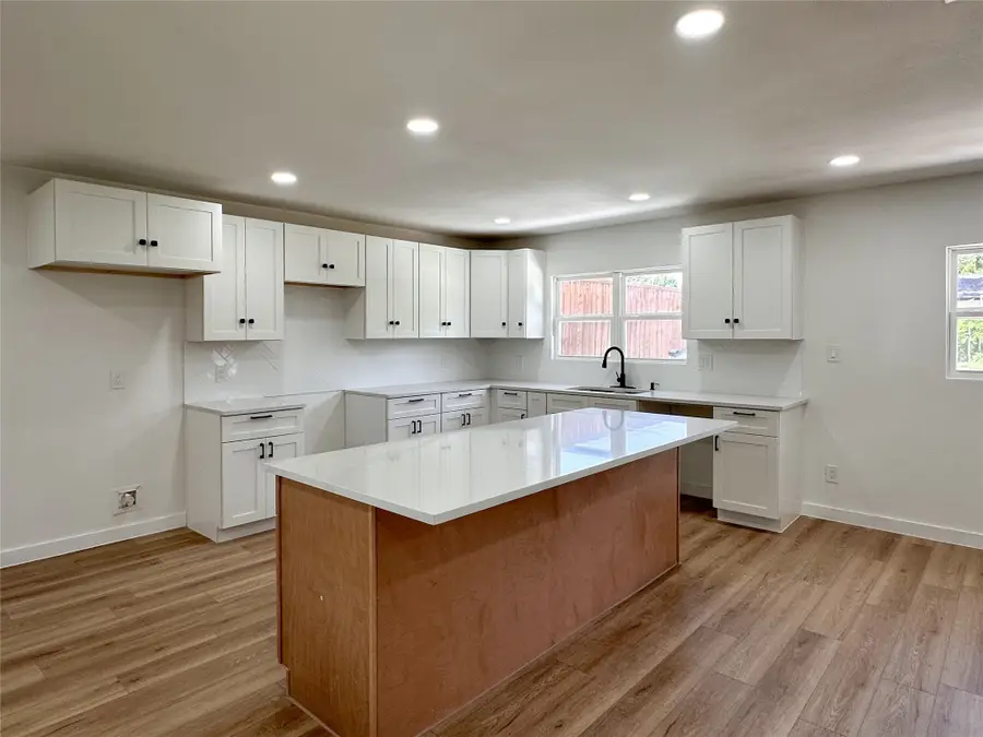 809 Longbeach Drive, Garland, TX 75043 - Image #3