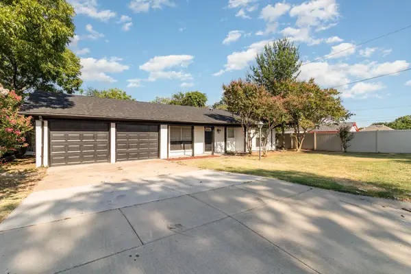 808 Gregory Avenue, Bedford, TX 76022