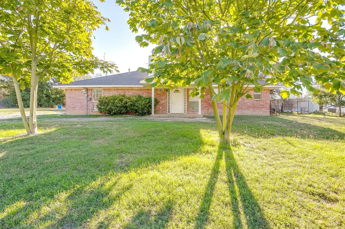 1907 Live Oak Circle, Azle, TX 76020 - Image #1