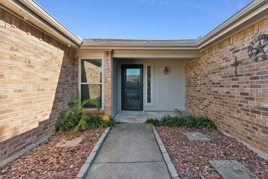 1402 Sonora Court, Arlington, TX 76012 - Image #2