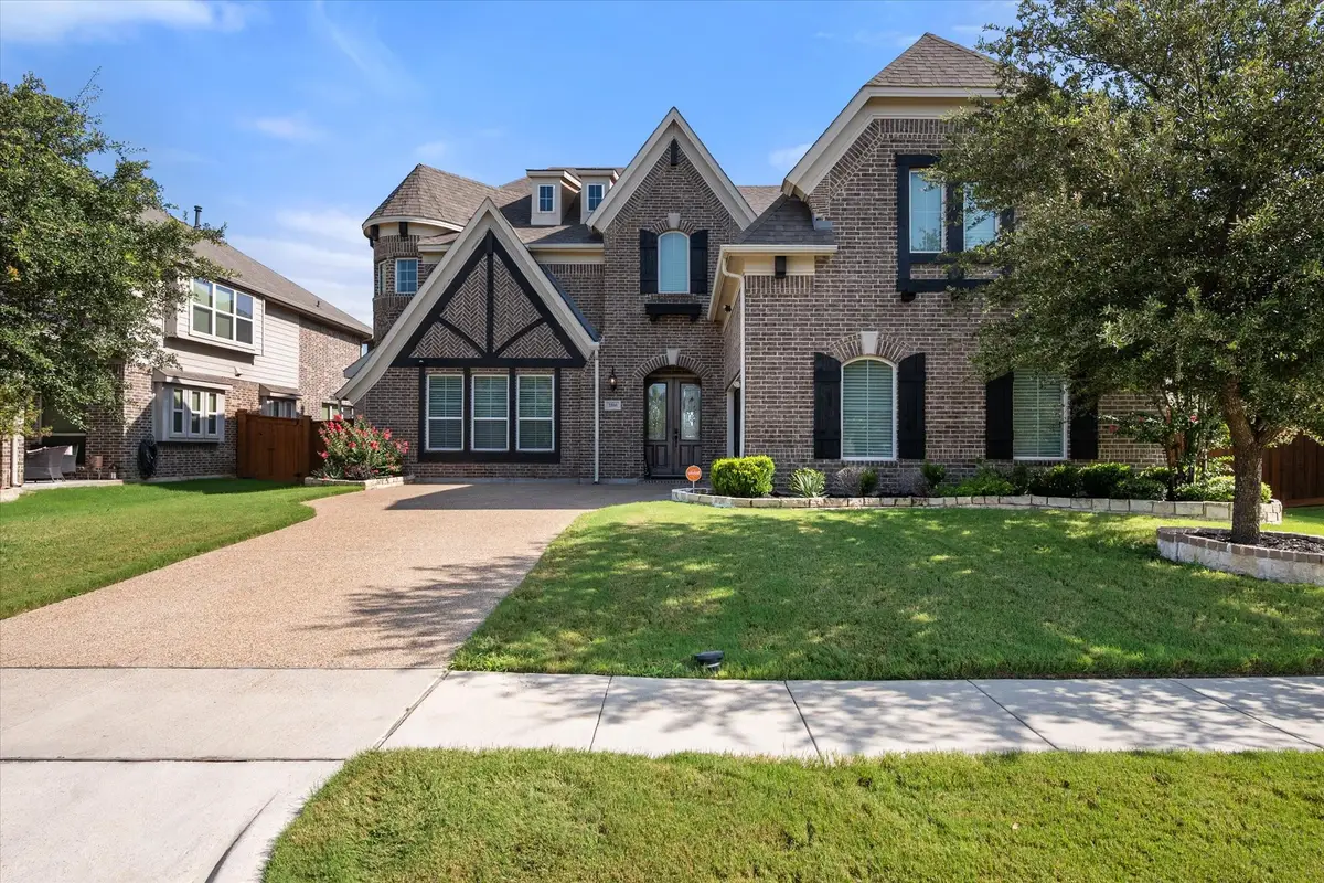 2816 Terrosa Road, Grand Prairie, TX 75054 - Image #1