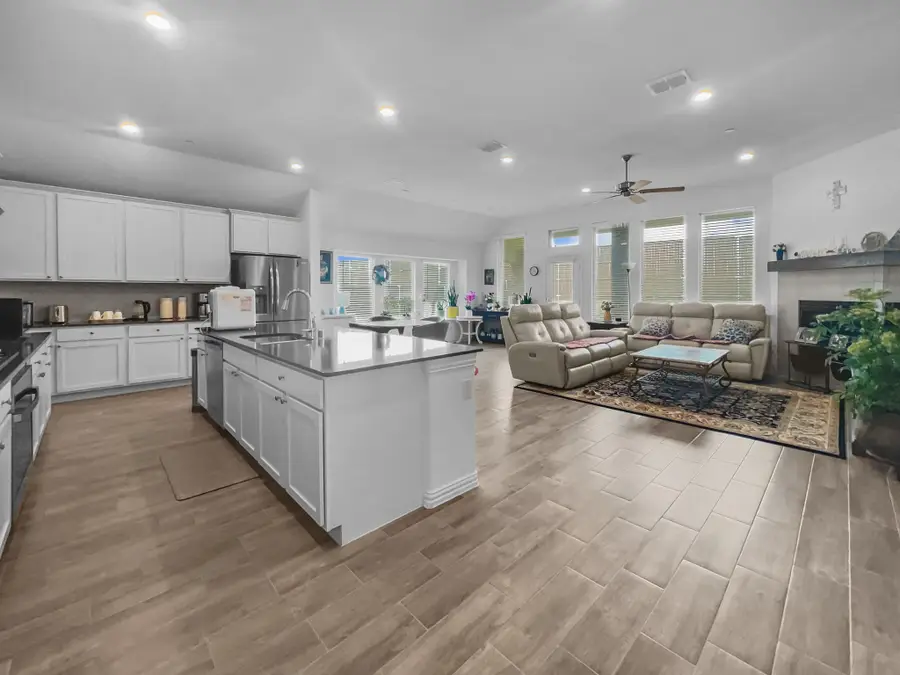 2012 Hollowcreek Trail, Carrollton, TX 75010 - Image #3