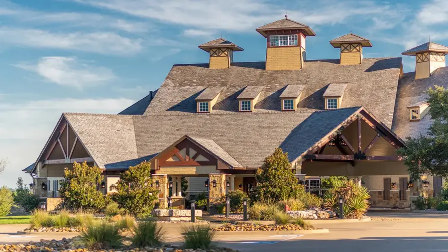 8638 Retreat Boulevard, Cleburne, TX 76033 - Image #3