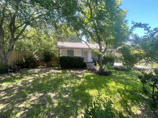 611 Crestside Drive, Duncanville, TX 75137