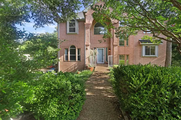 11609 Blue Creek Drive, Fort Worth, TX 76008