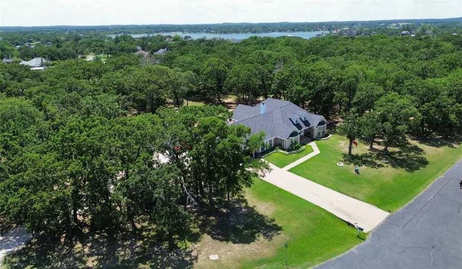 111 Lone Star Drive, Gainesville, TX 76240 - Image #2