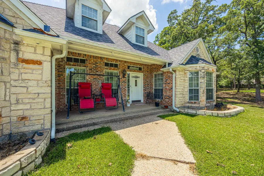 111 Lone Star Drive, Gainesville, TX 76240 - Image #3