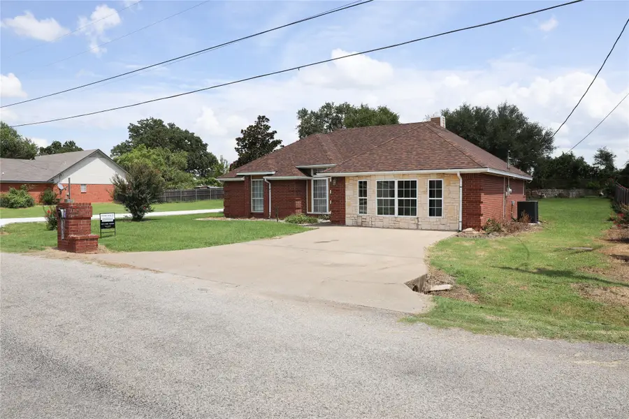 3917 Country Meadows Circle, Granbury, TX 76049 - Image #2