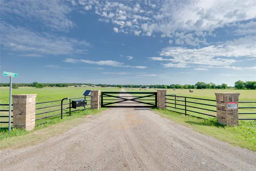 75 Ribbonwood Trail, Collinsville, TX 76233 - Image #2