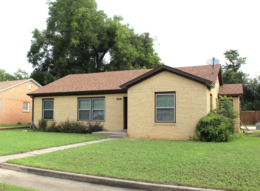 304 W Live Oak Street, Dublin, TX 76446 - Image #2