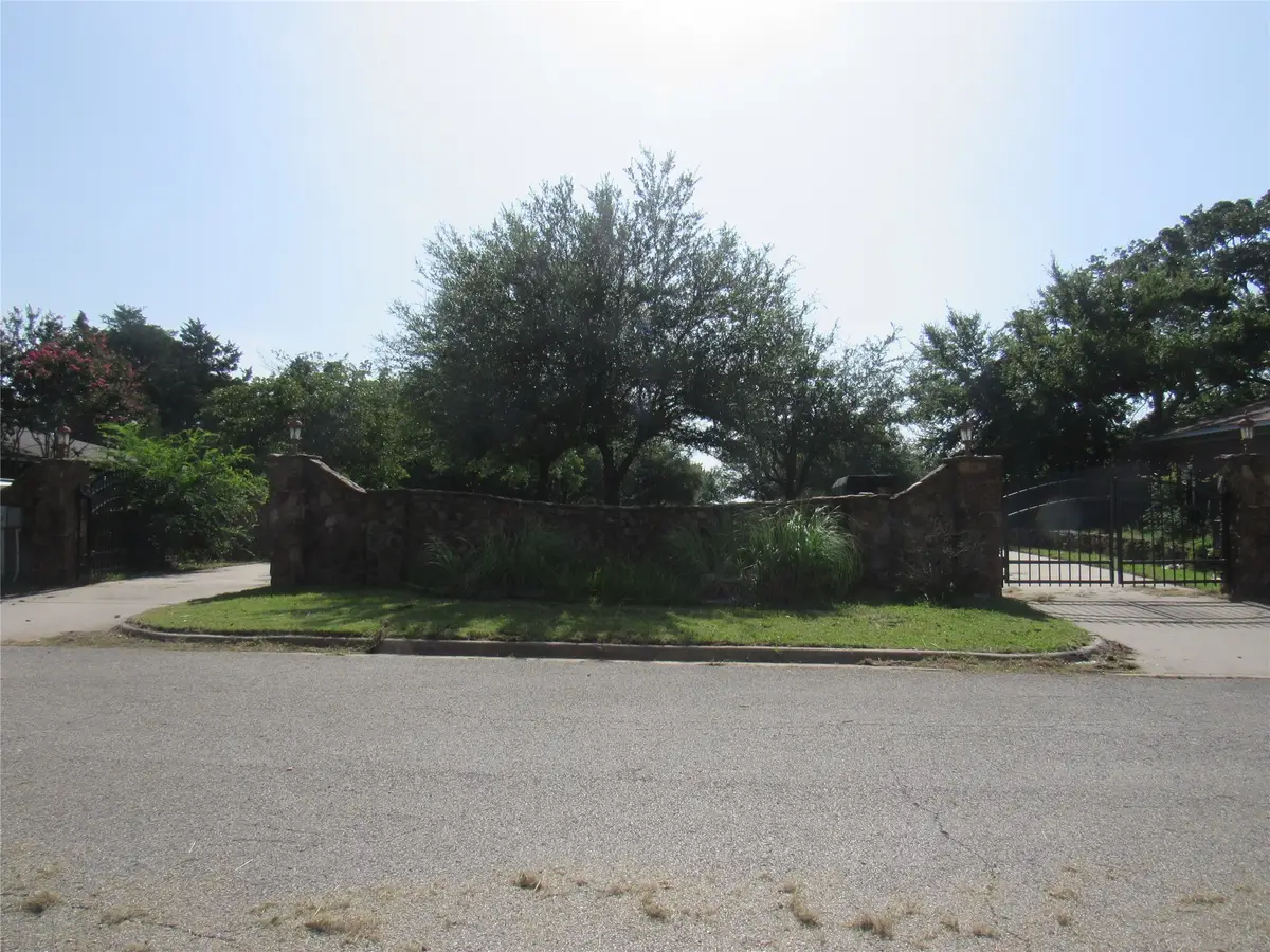 2206 Bluebonnet Avenue, Denison, TX 75020 - Image #1