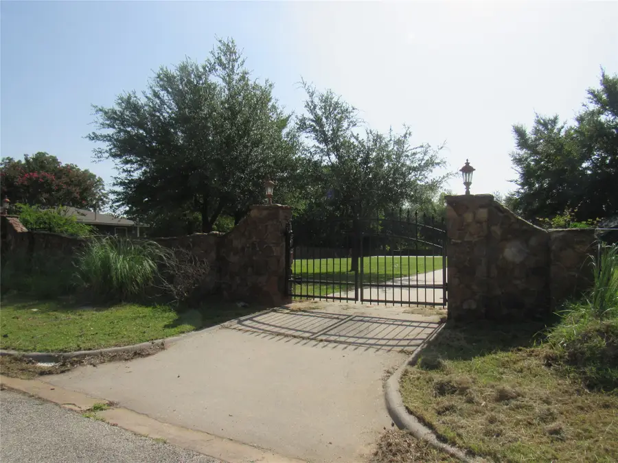 2206 Bluebonnet Avenue, Denison, TX 75020 - Image #2