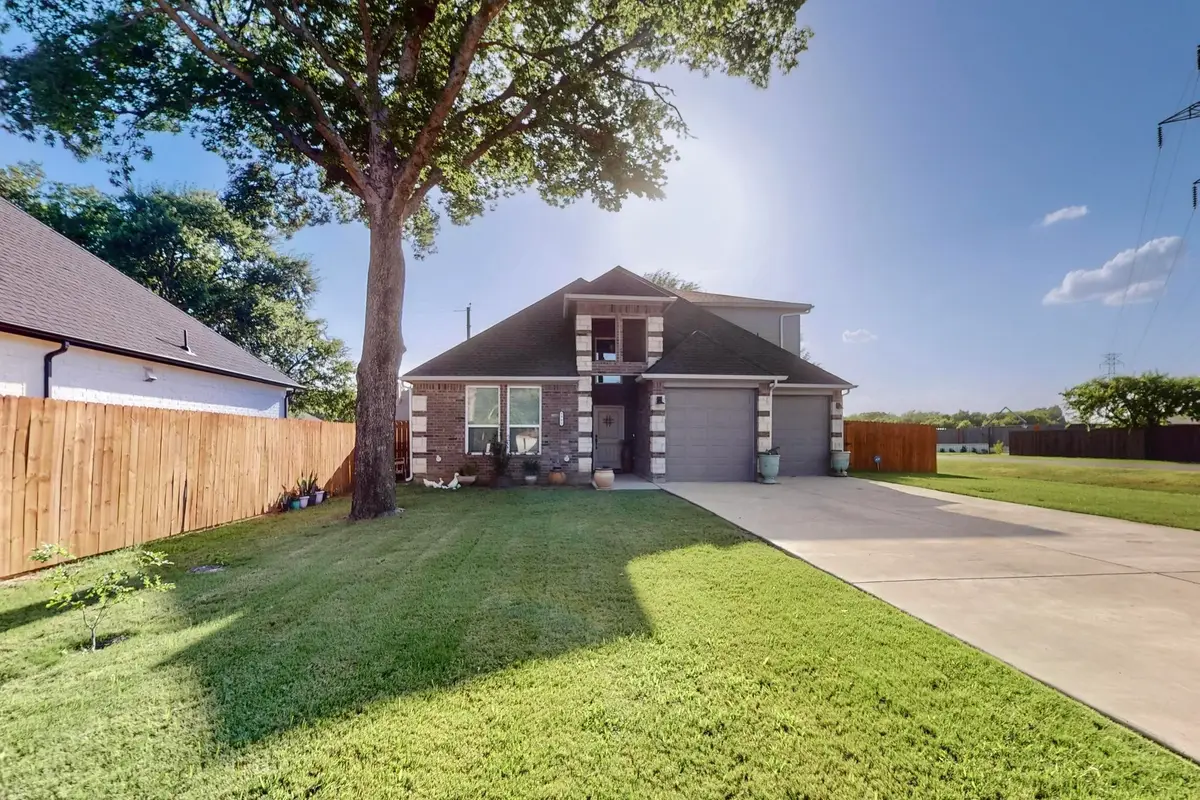 1901 Avenue E, Grand Prairie, TX 75051 - Image #1