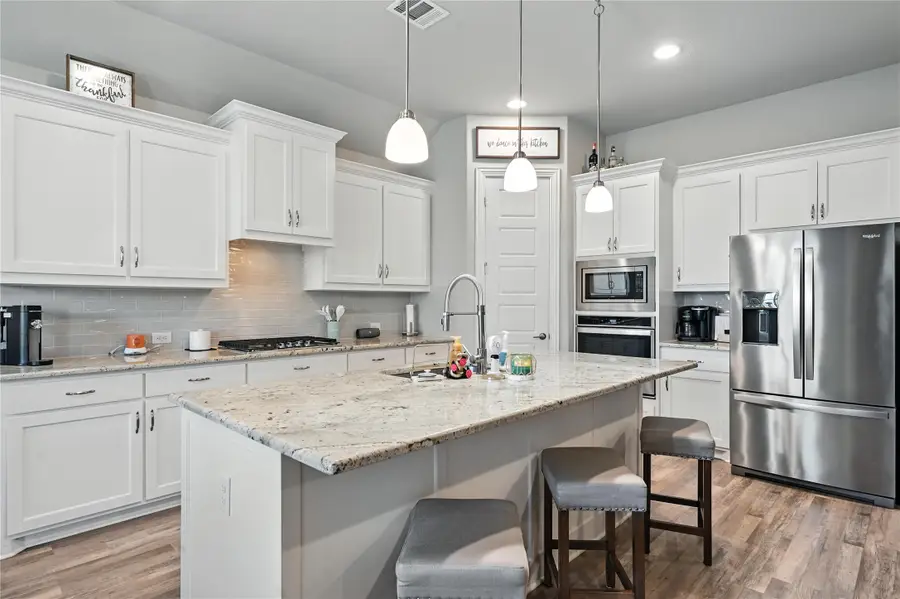 2772 Lisa Maria Street, Burleson, TX 76028 - Image #3