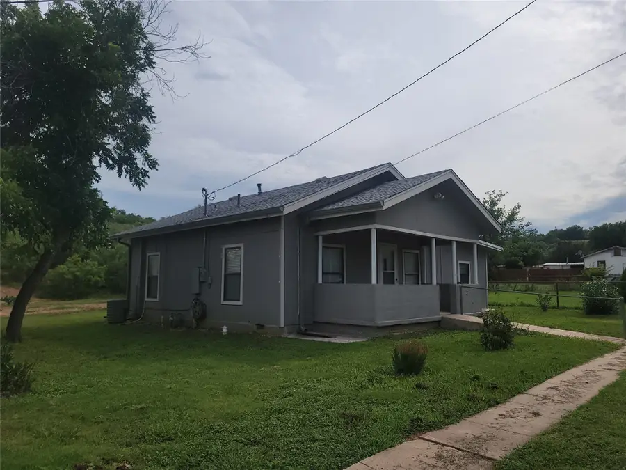 1009 W Mesquite Street, Coleman, TX 76834 - Image #2