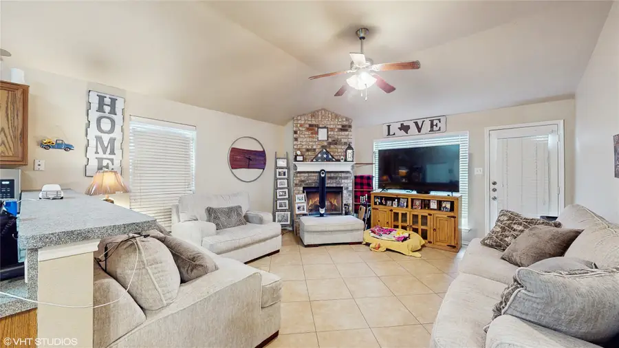 628 Bent Oak Drive, Fort Worth, TX 76131 - Image #3