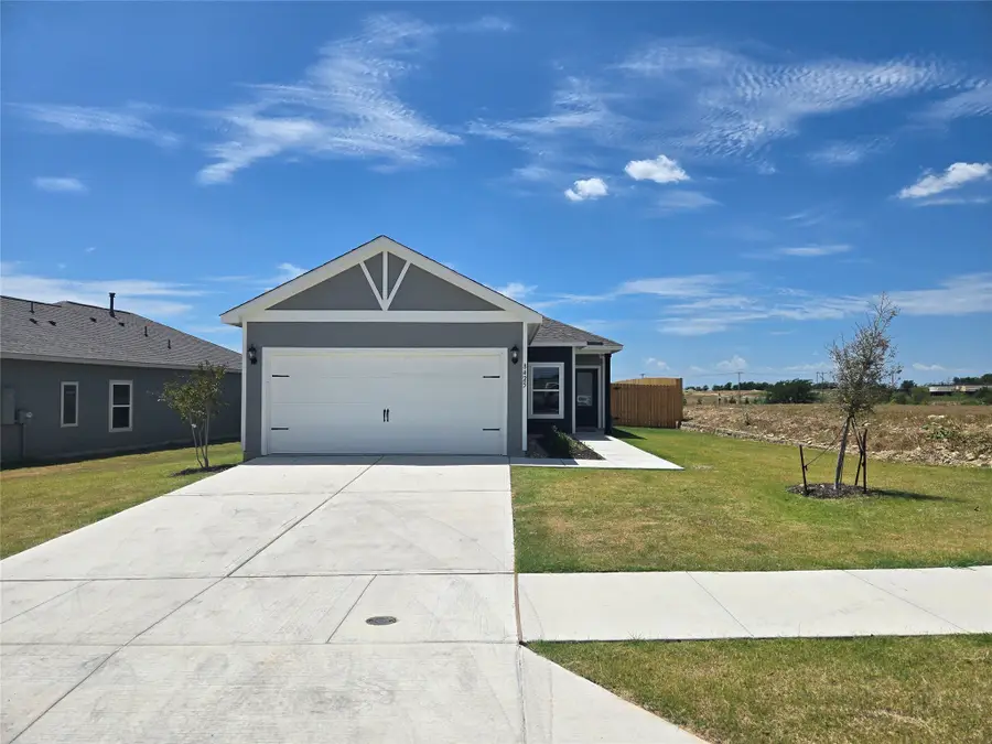 8425 Wibaux Road, Ponder, TX 76259 - Image #2