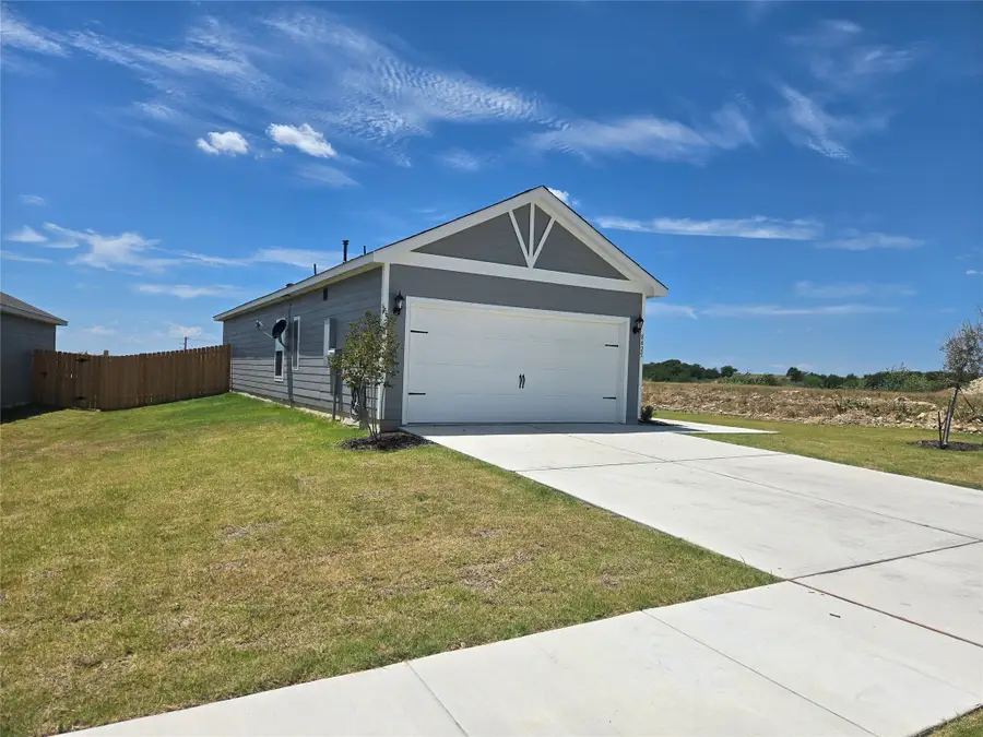 8425 Wibaux Road, Ponder, TX 76259 - Image #3