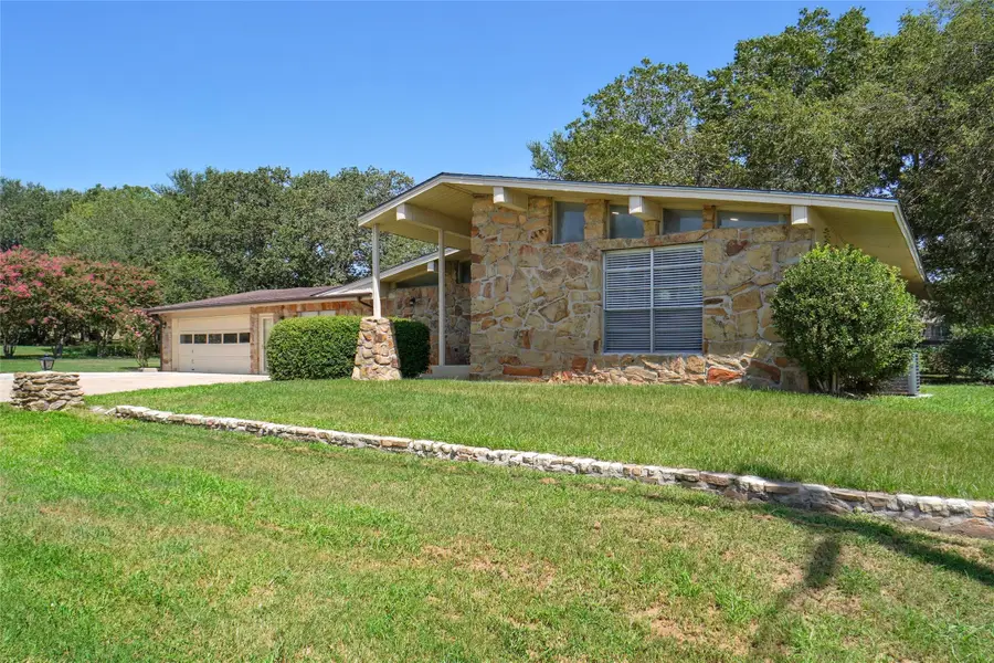 308 Half Moon Way, Runaway Bay, TX 76426 - Image #2