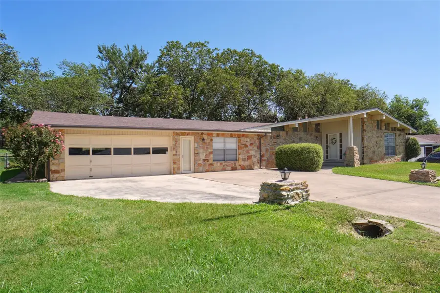 308 Half Moon Way, Runaway Bay, TX 76426 - Image #3