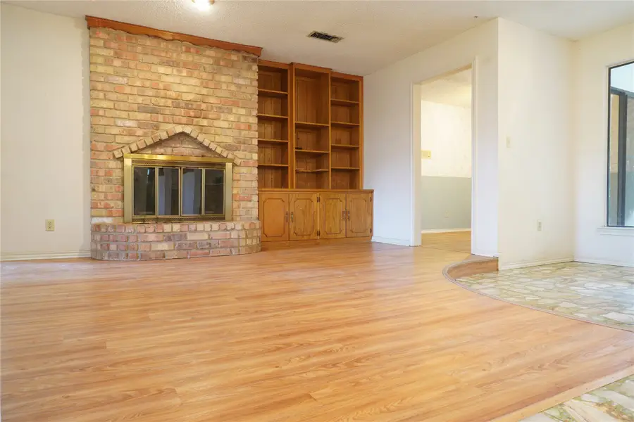 416 Green River Trail, Fort Worth, TX 76103 - Image #3