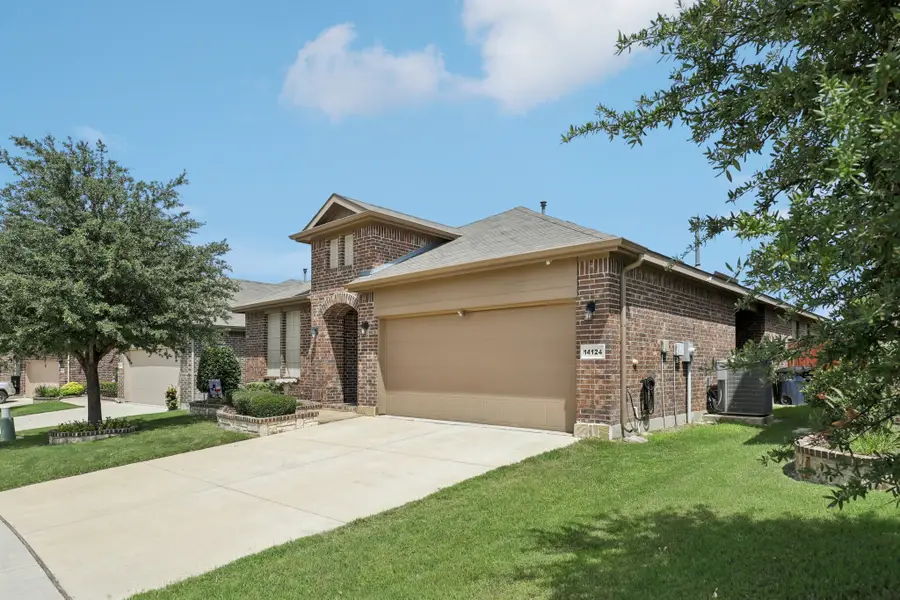 14124 Rabbit Brush Lane, Fort Worth, TX 76052 - Image #2