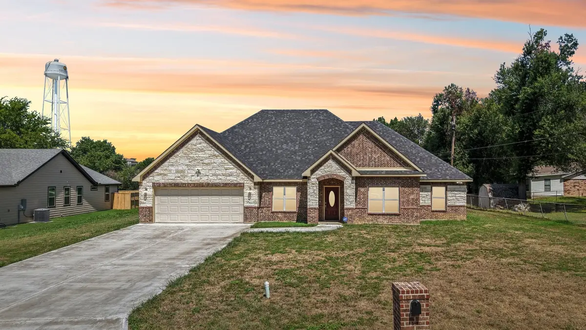 1702 Kings Lane, Commerce, TX 75428 - Image #1