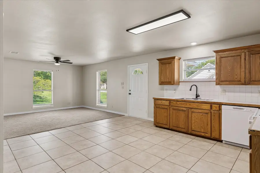 821 Gibbard Avenue, Wills Point, TX 75169 - Image #3